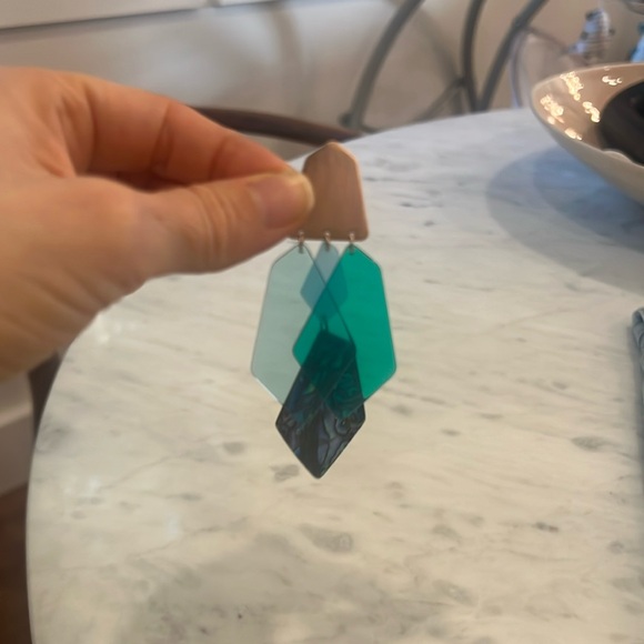 Kendra Scott Earrings. Never worn! - Picture 2 of 5